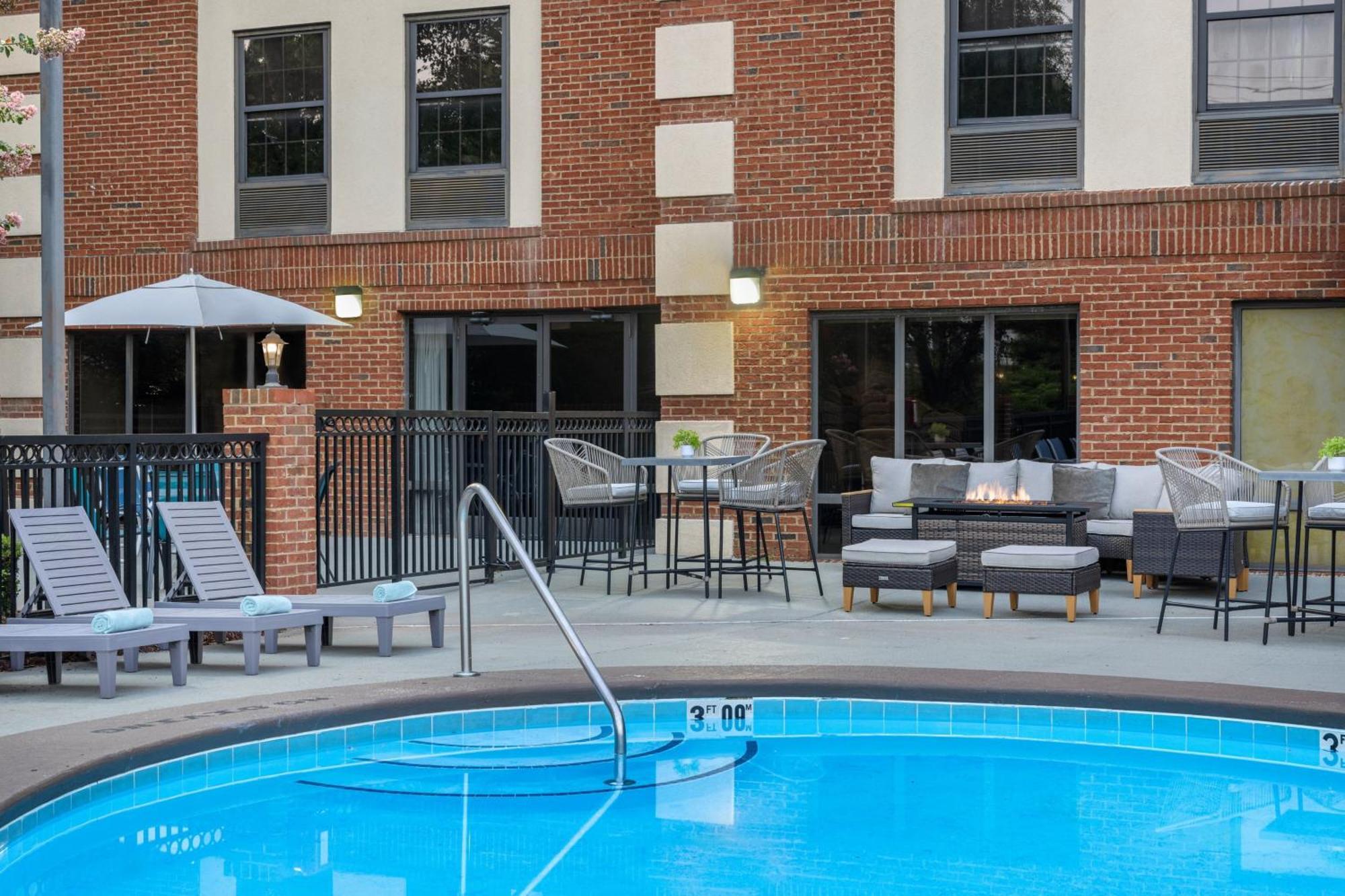 Four Points By Sheraton Greensboro Airport Exterior photo